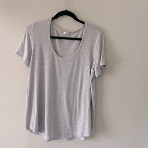 Aritzia Wilfred Chablis T-Shirt in Grey color. MOVING SALE!! OBO!